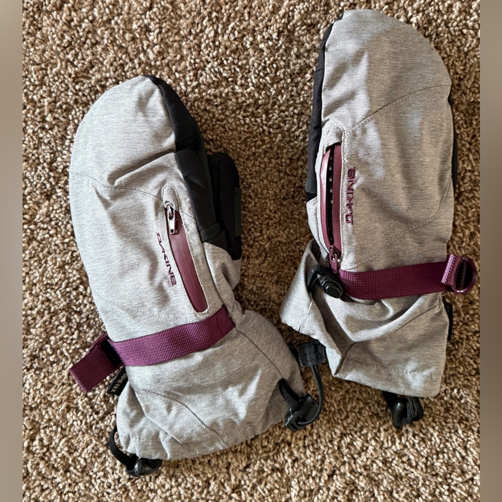 Dakine snow mittens